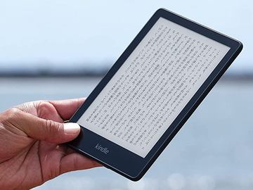 新「Kindle Paperwhite」が登場！ 旧モデルから買い替えるべきか1世代