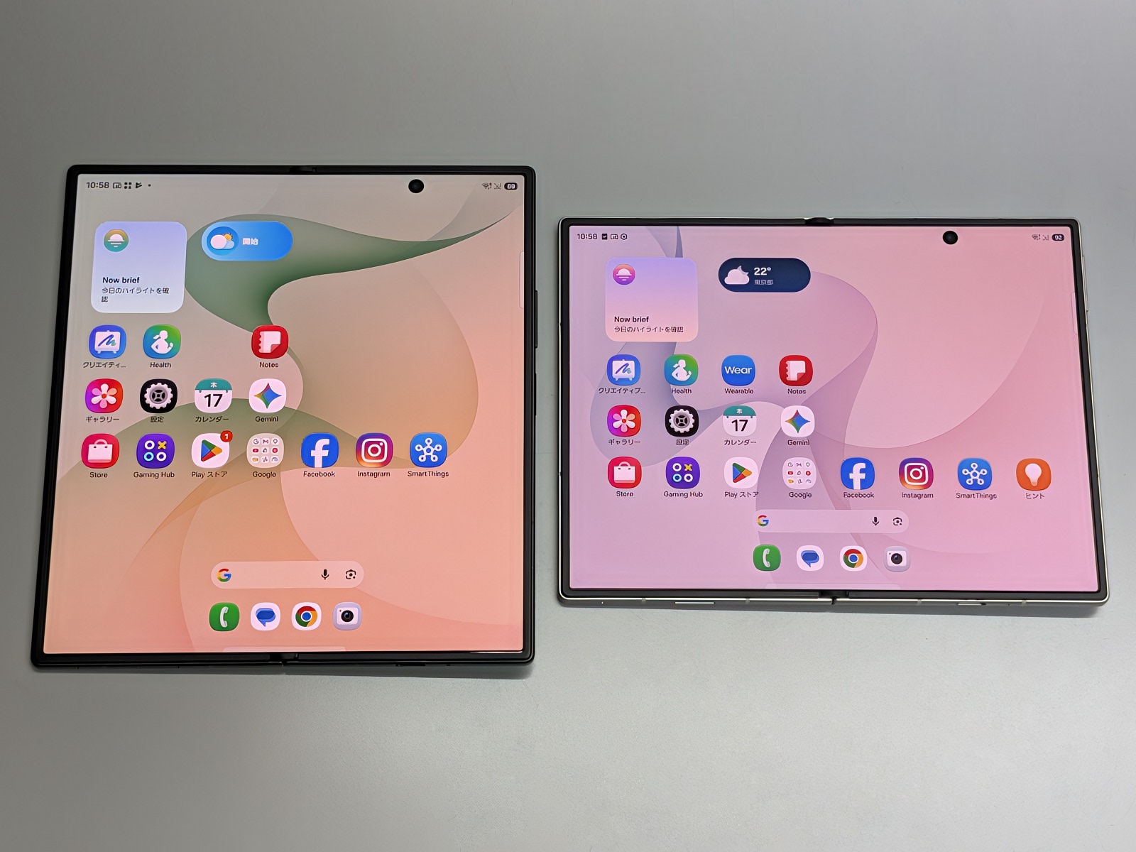 折りたたみスマホの「縦長タイプ」と「横長タイプ」、電子書籍に適する